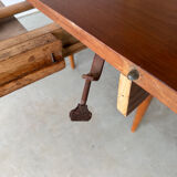 Scandinavian design extendable round table in teak, Danish manufacture.