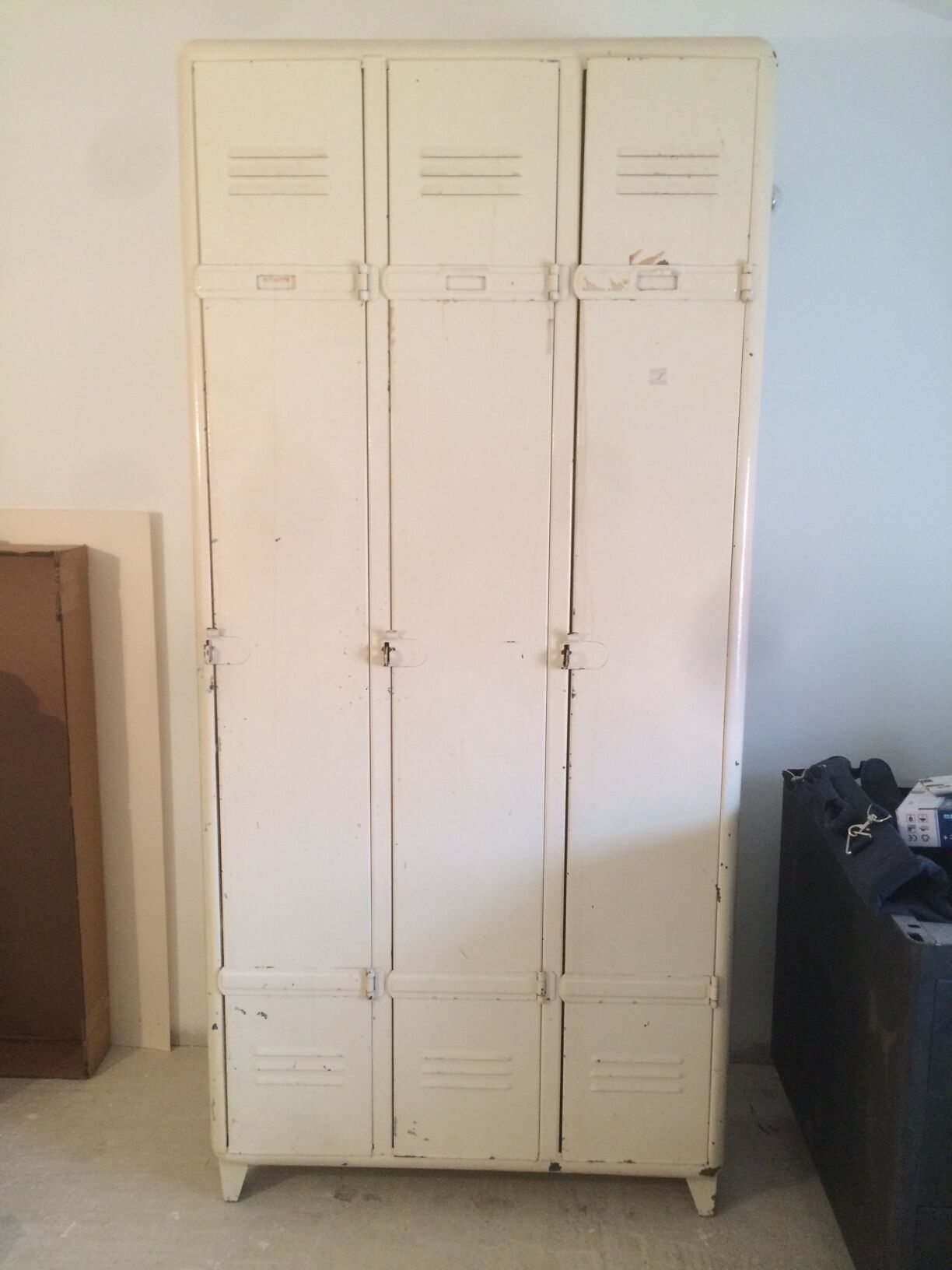 Wardrobe locker room industrial corners rounded