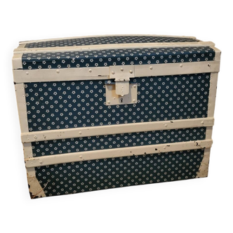Malle, coffre ancien en bois et tissu