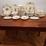 Earthenware tableware service.