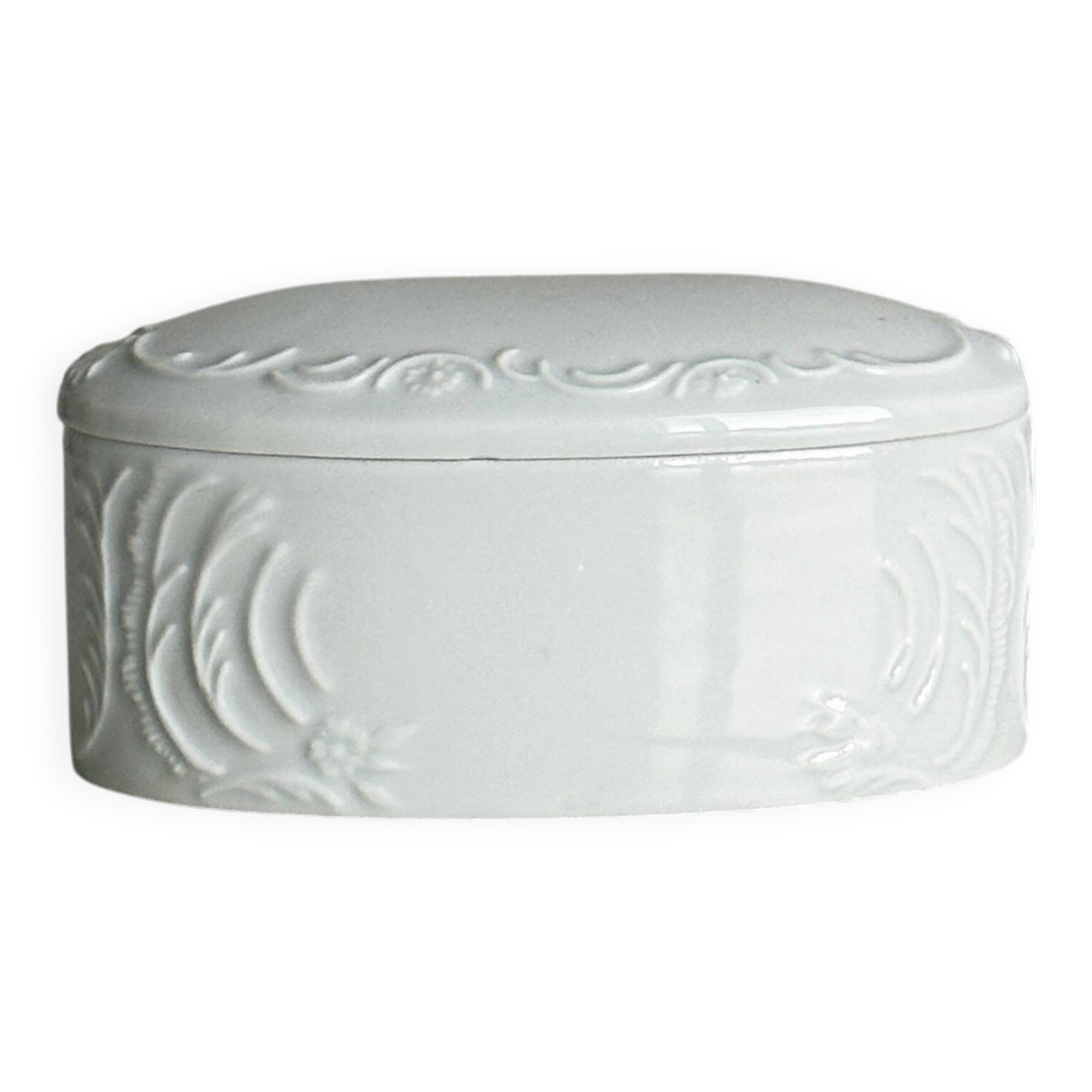 Lidded sugar bowl in Limoges porcelain