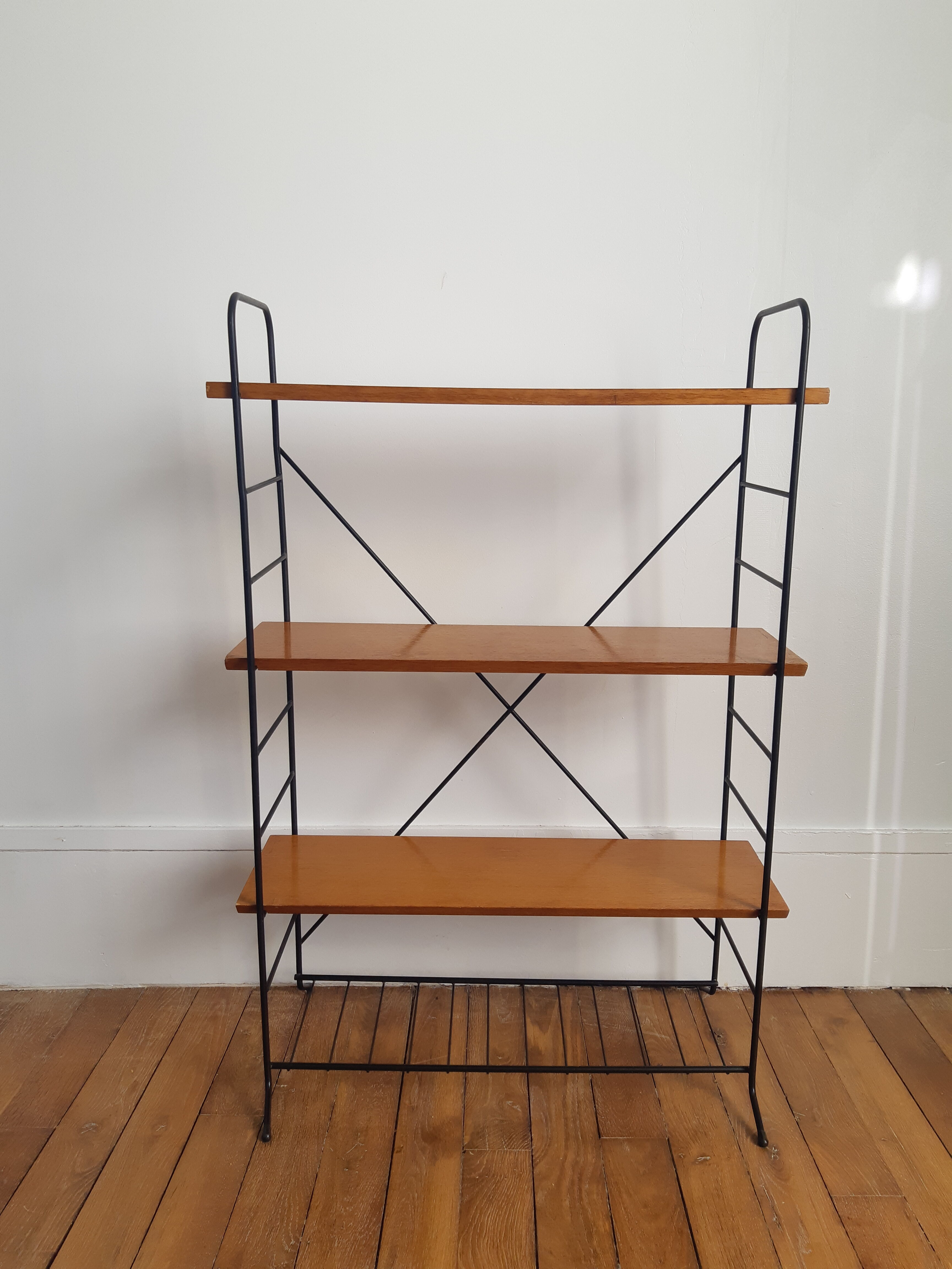 Floor on wooden and metal stand
