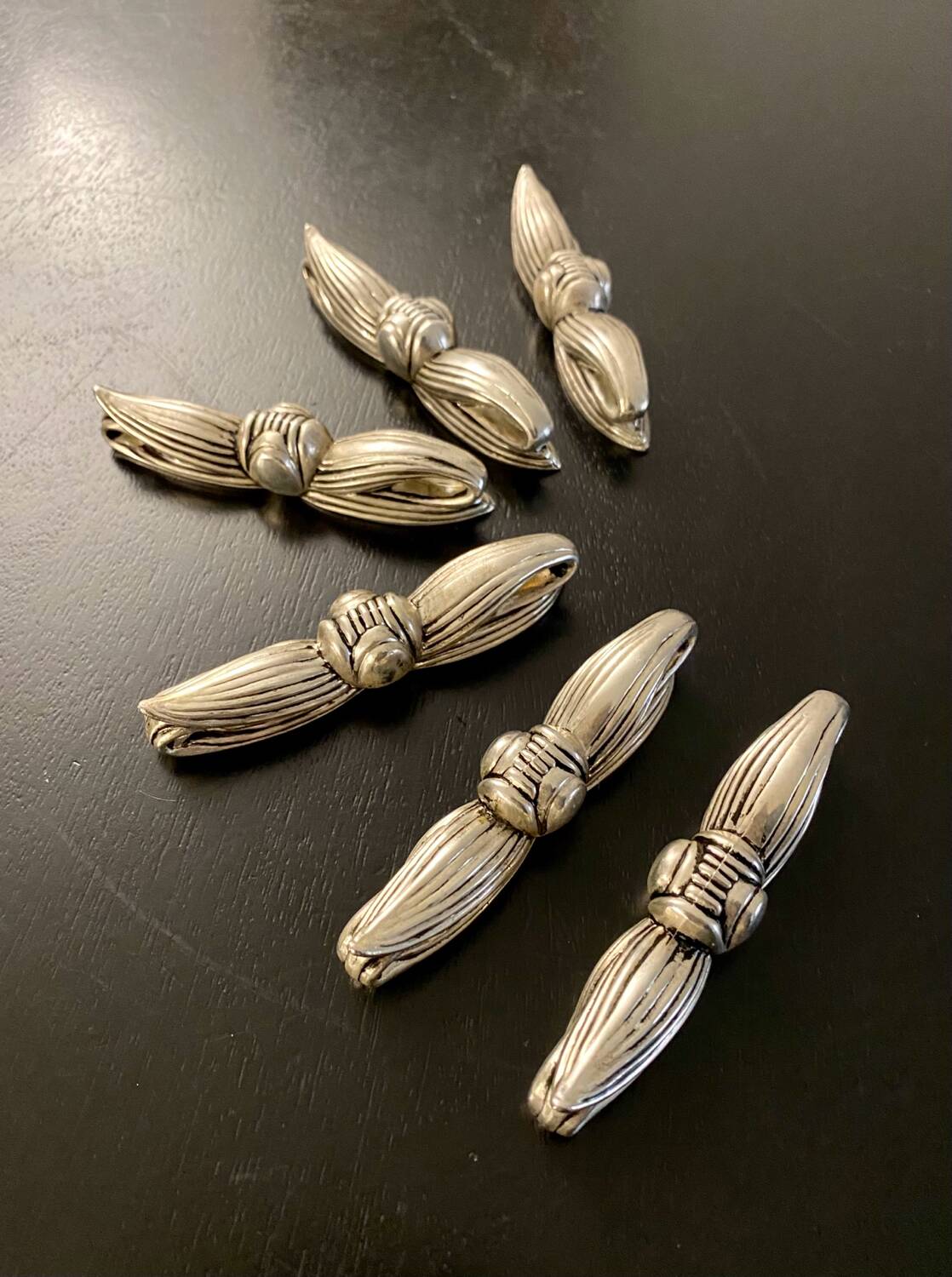 6 metal bow-shaped knife holders