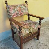Antique poltrona trono in solid walnut with carving 19th century