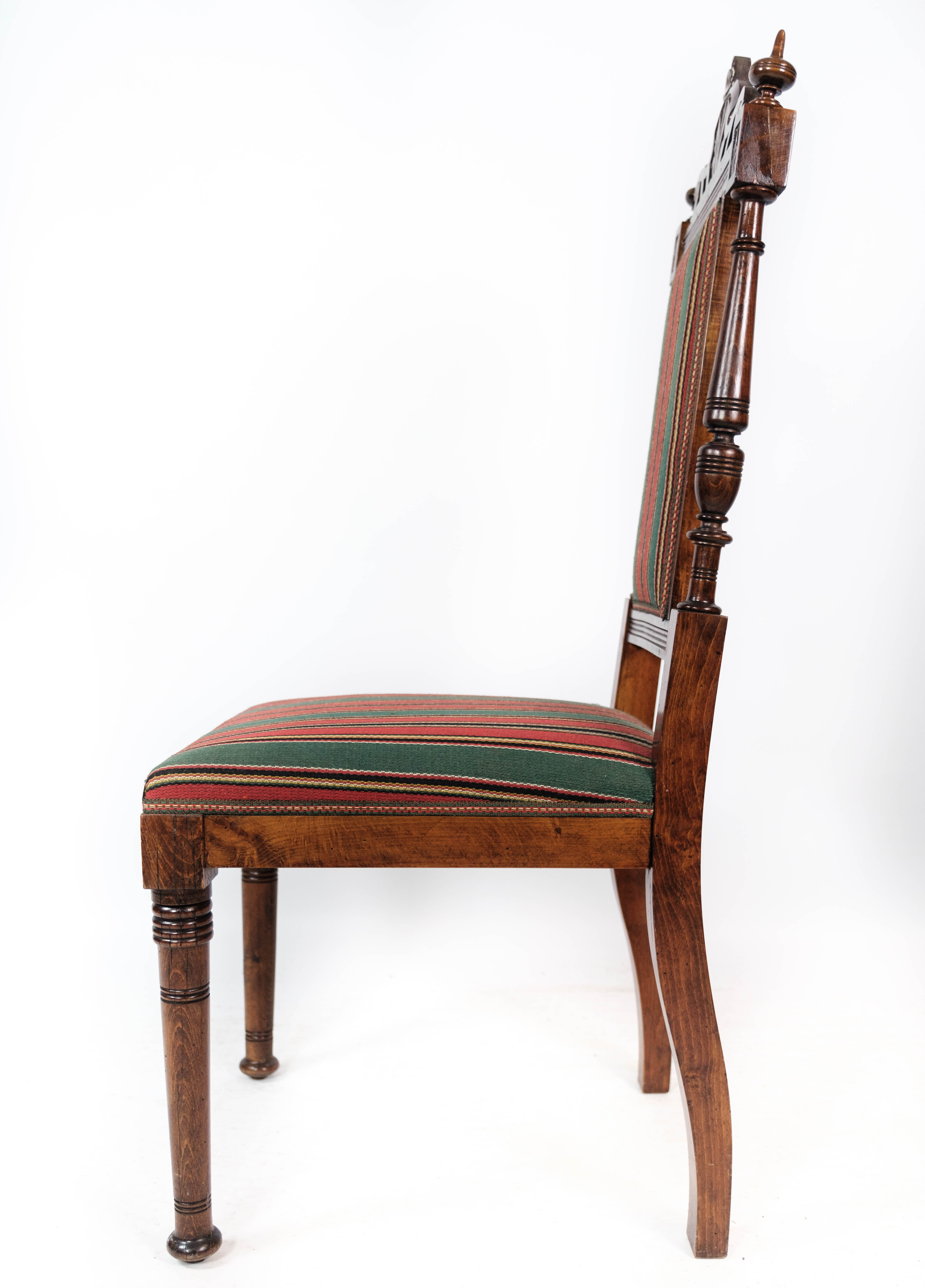 Ensemble de six chaises de salle à manger en chêne et rembourrées de tissu rayé, années 1920