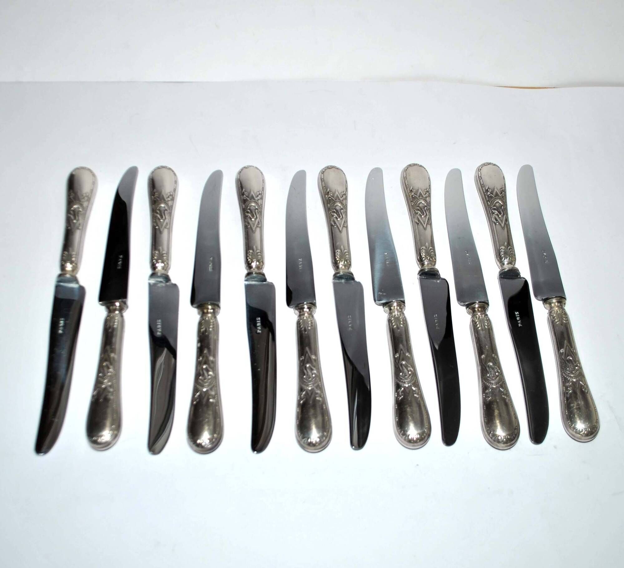 Set of 12 Napoleon Empire table knives - 19th century diamond swan decoration.