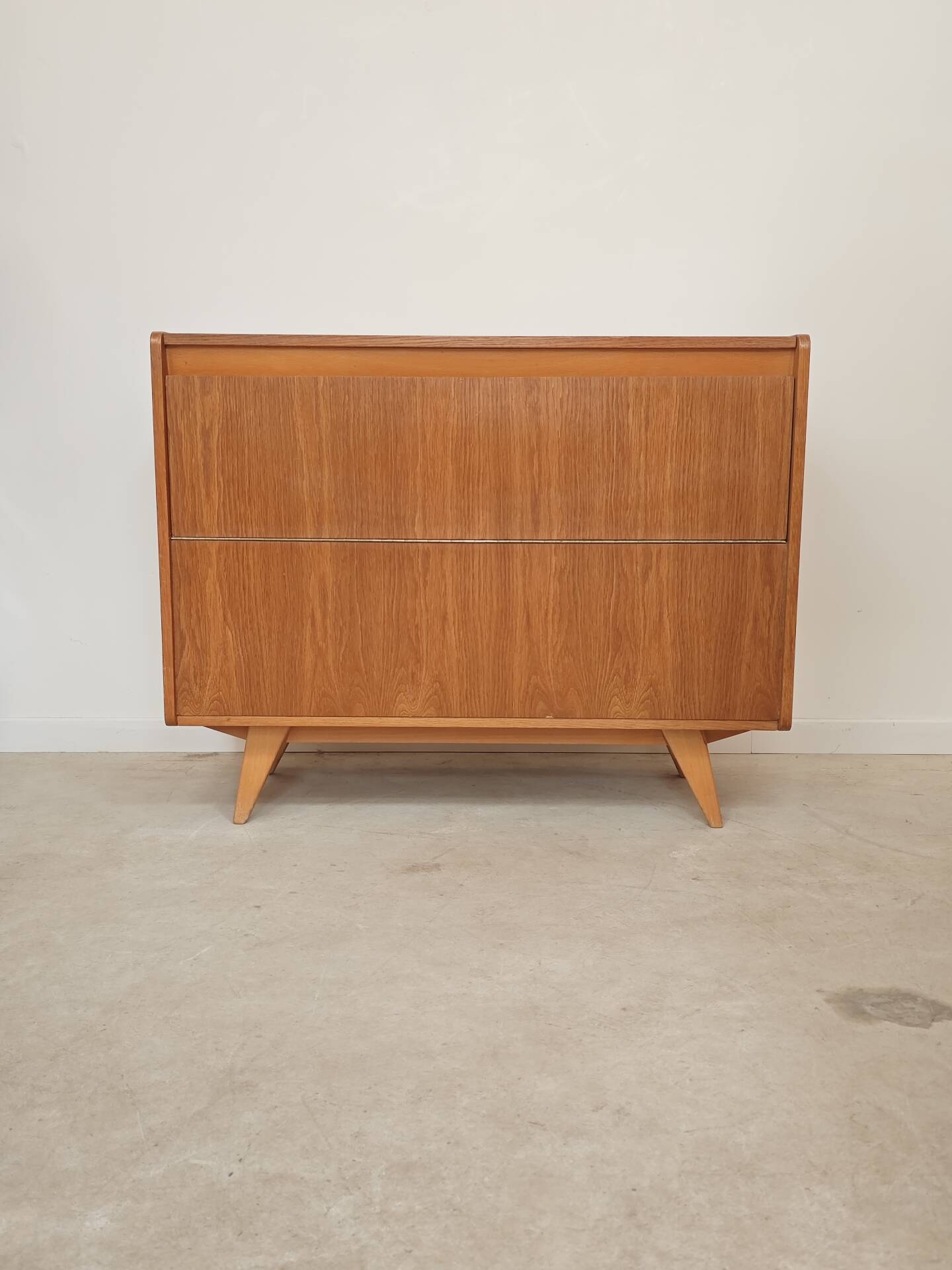 Coffre rangement / mini bar U459 par Jiri
Jiroutek pour Interier Praha