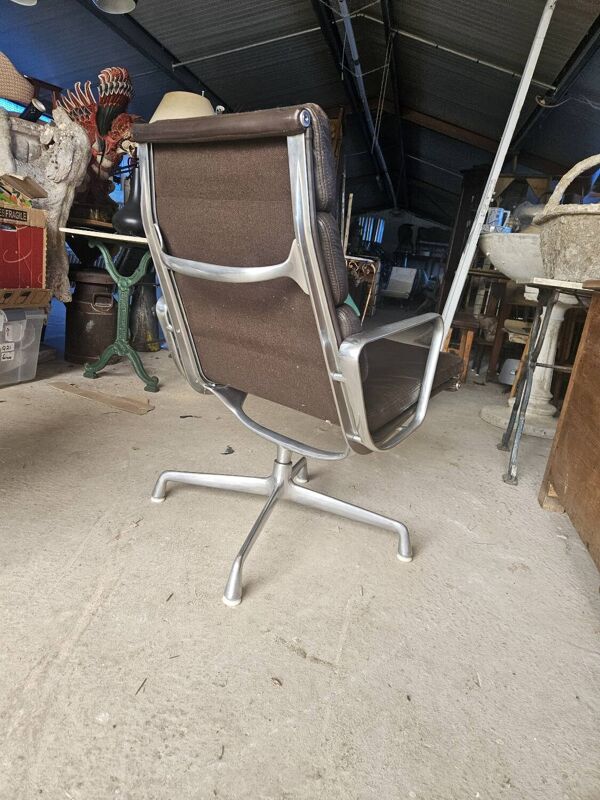 Fauteuil Ea216 Soft Pad par Charles & Ray Eames pour Herman Miller