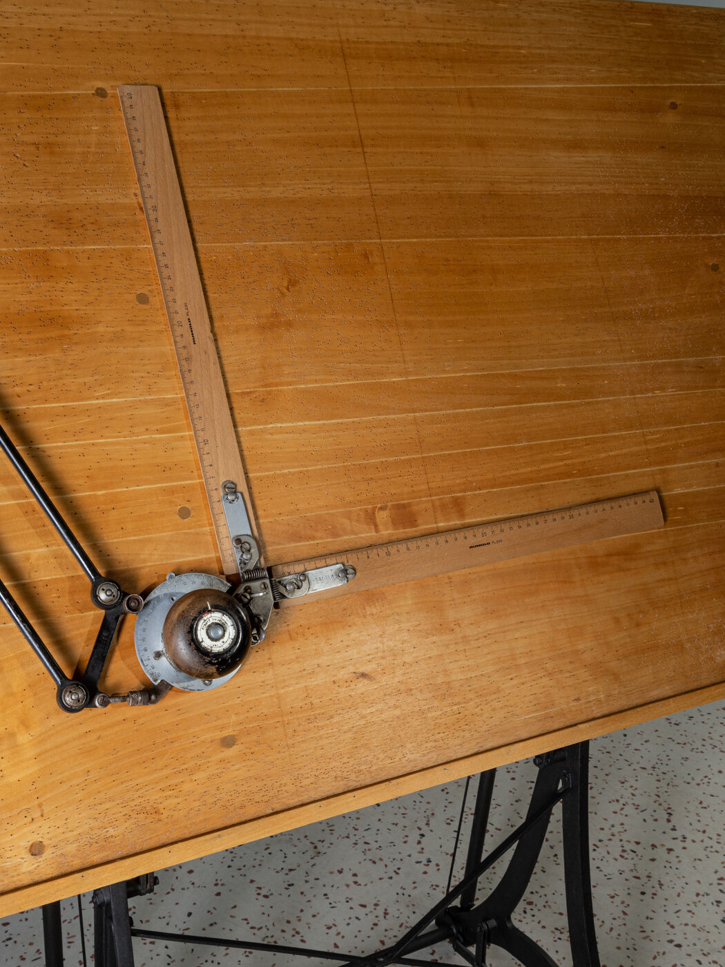 Unique drawing table, nestler