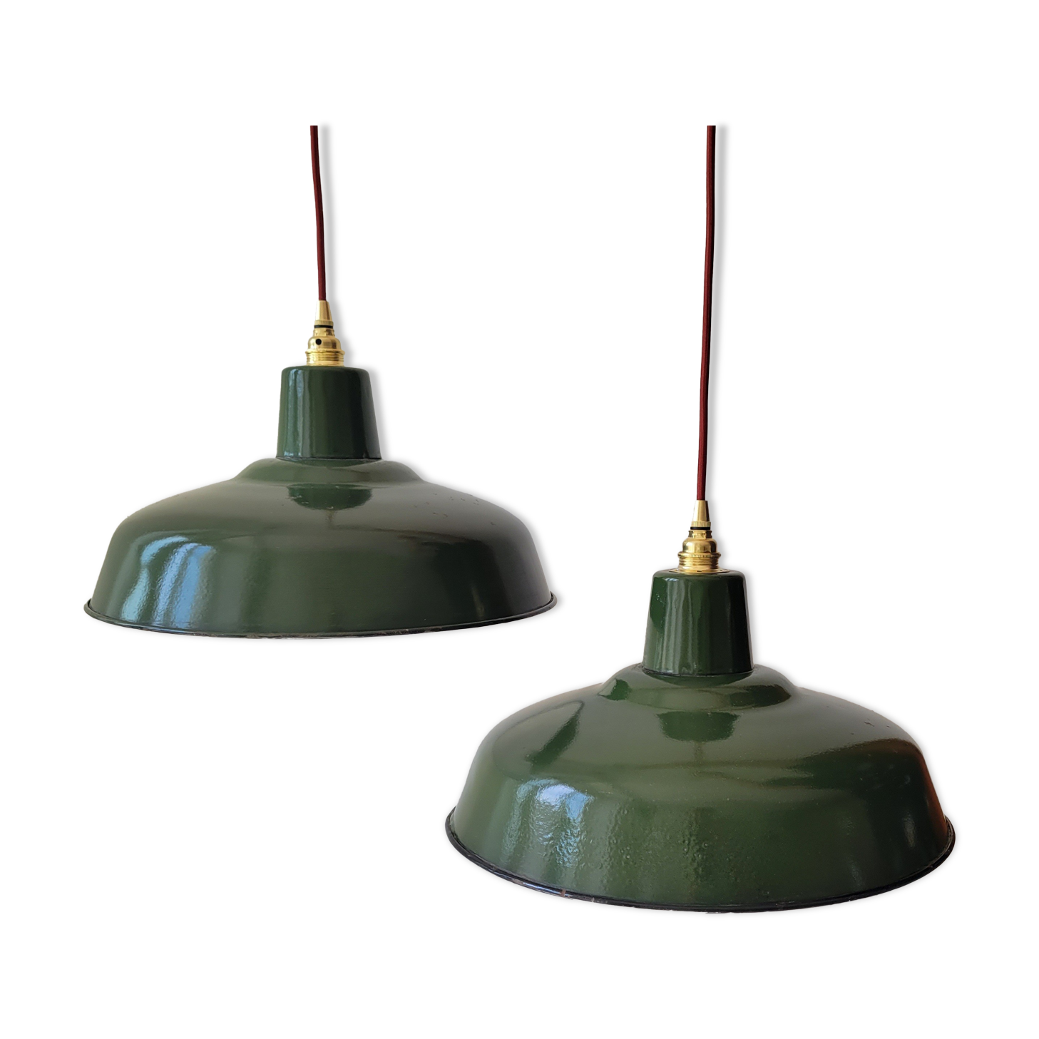 Duo of suspensions in green enamelled sheet metal