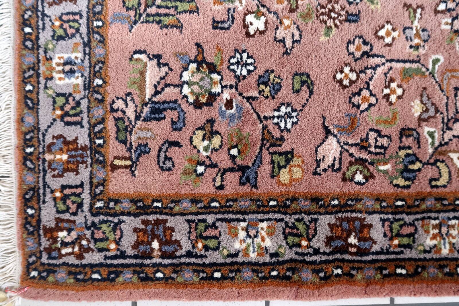 Tapis vintage Seraband à motifs floraux fait main