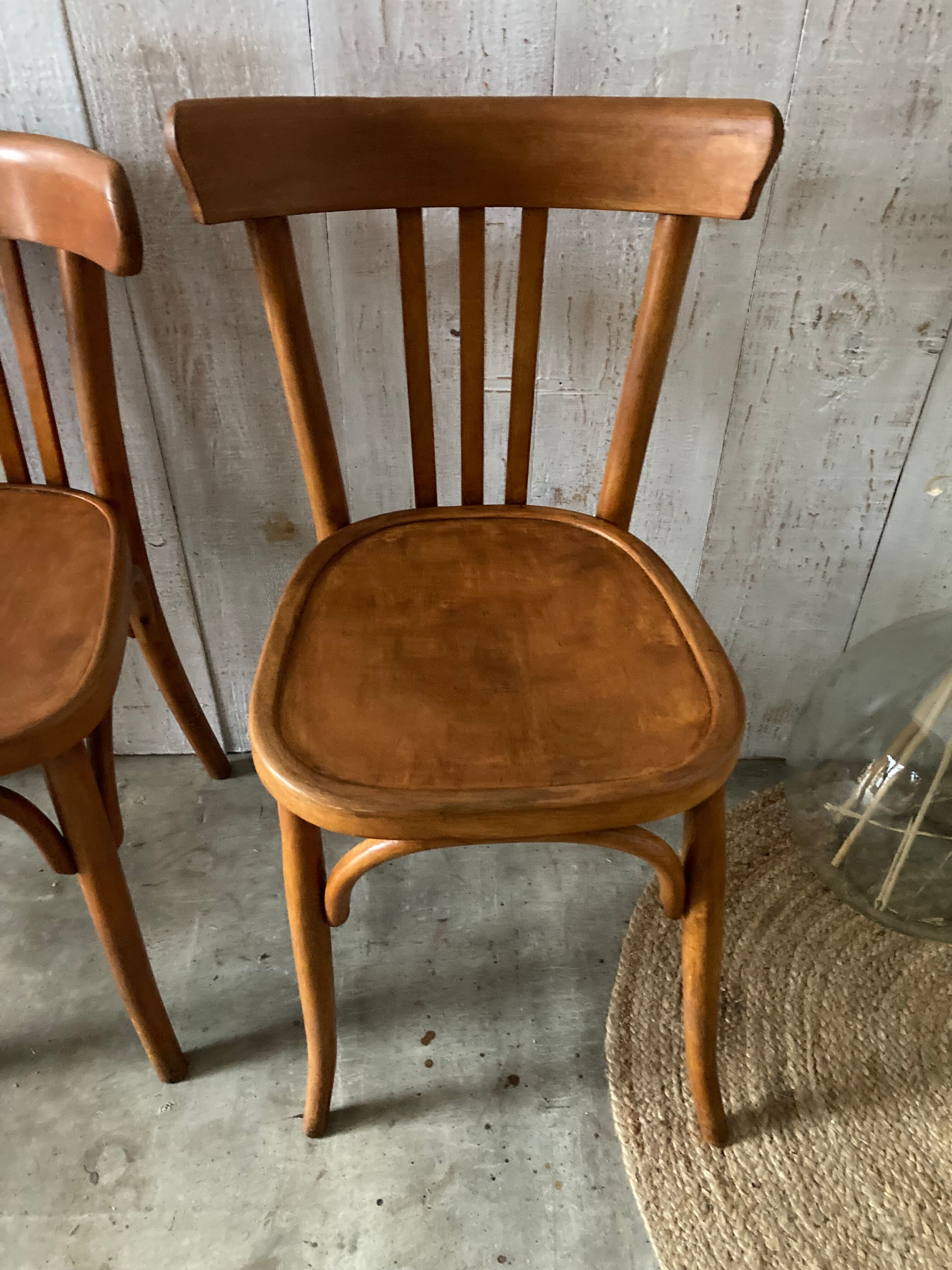Pair of mismatched Thonet chairs