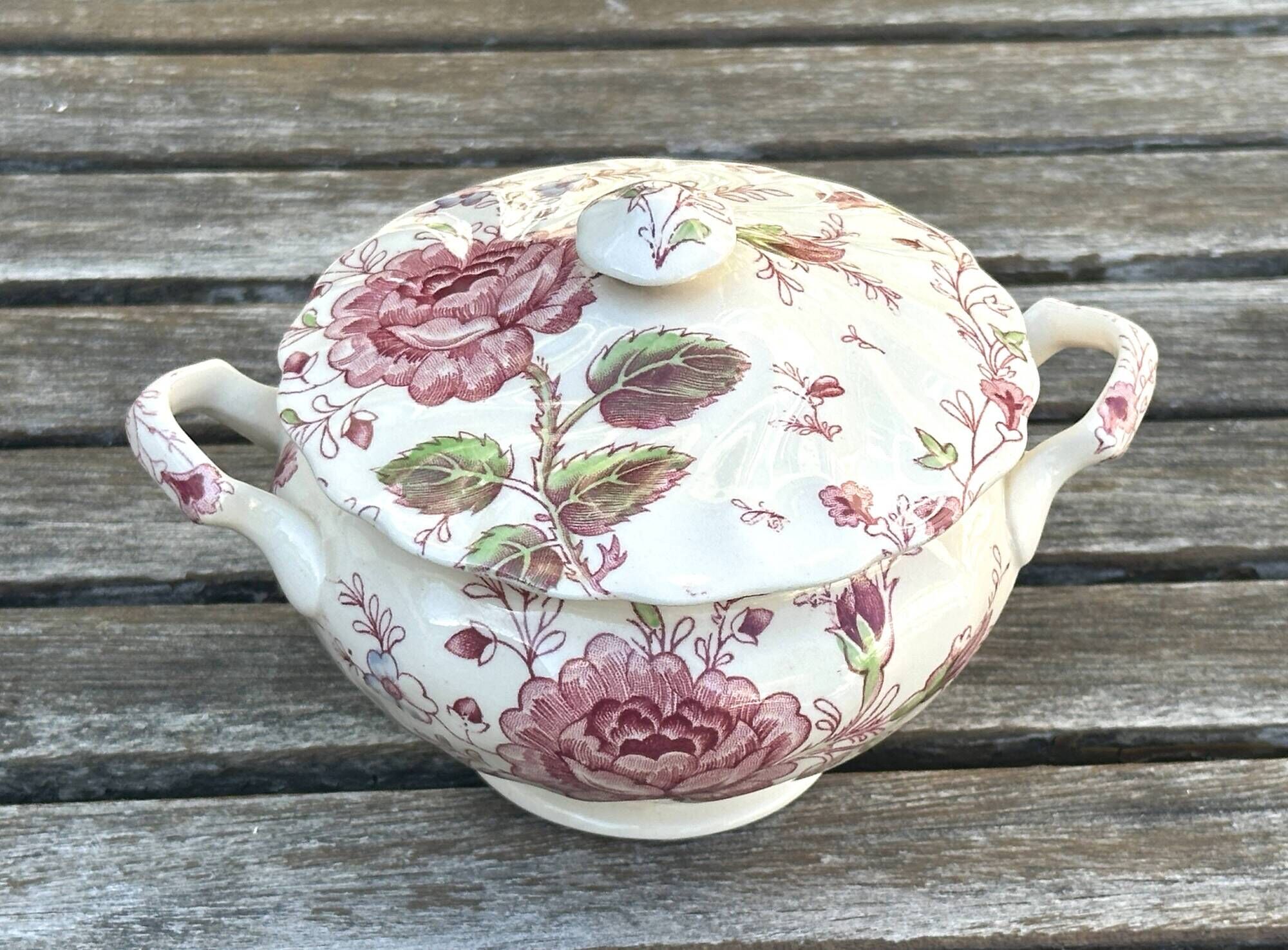 Vintage sugar bowl in English earthenware, Johnson Brothers Rose Chintz pattern.