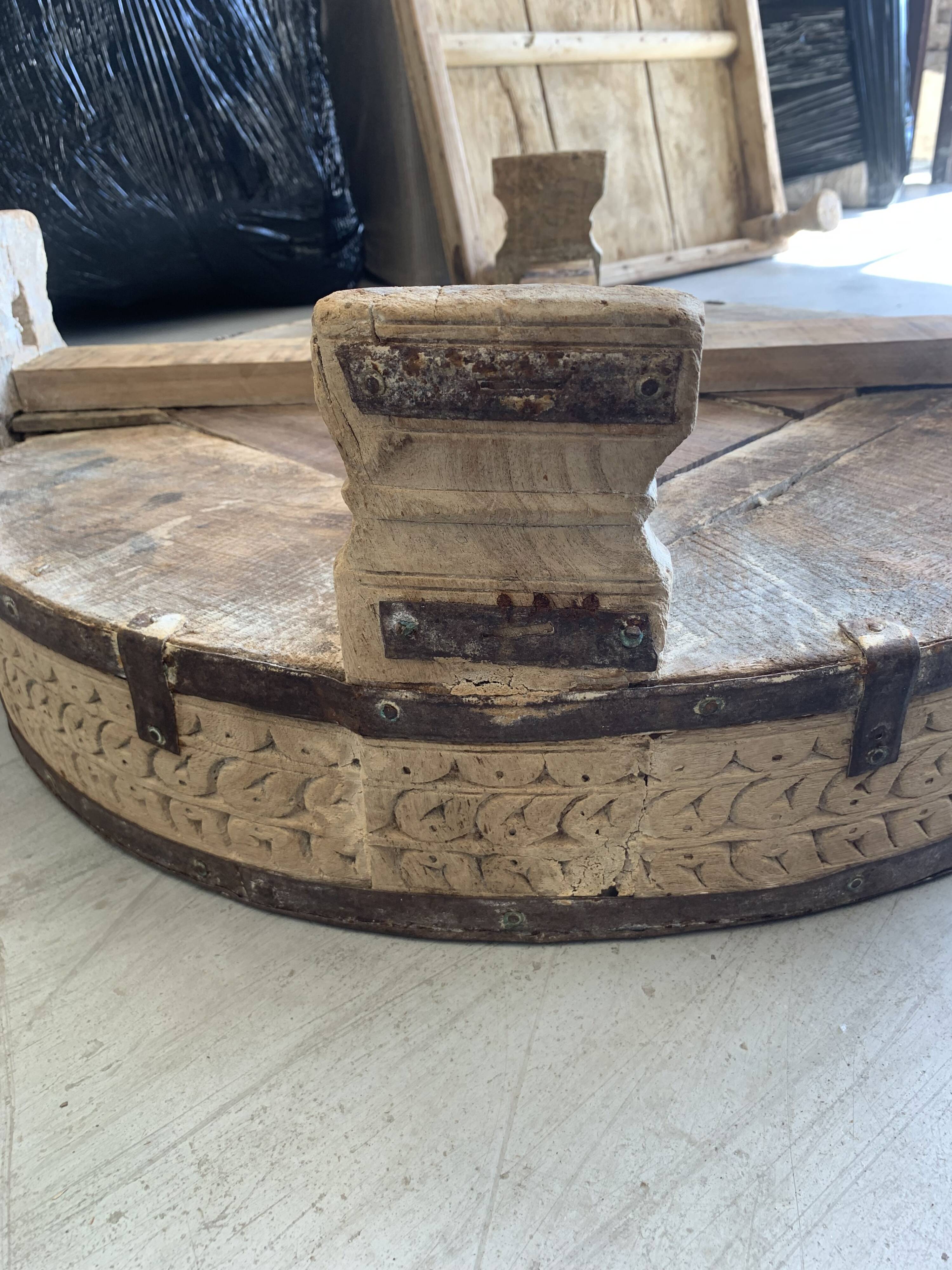 Chakki - Old coffee table n°14