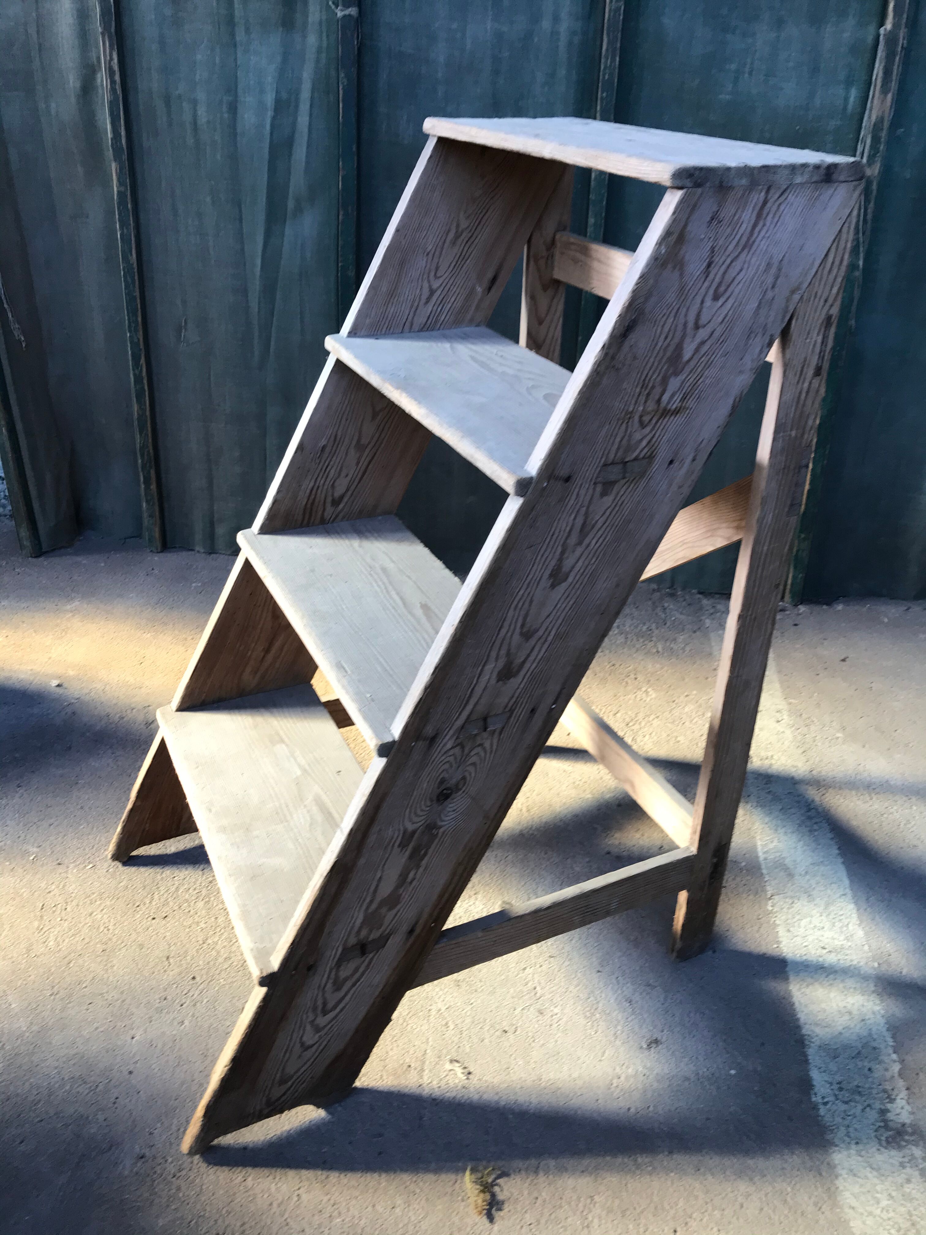 Escalier bois brut