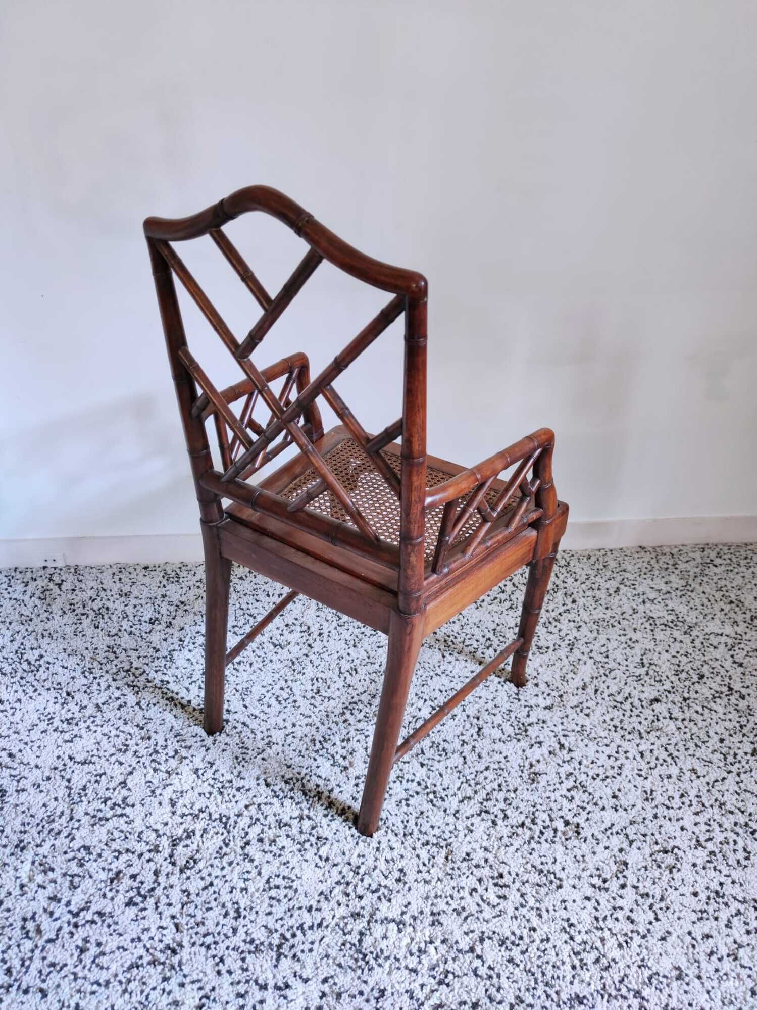 Fauteuil asiatique canné en bois à l'imitation du bambou