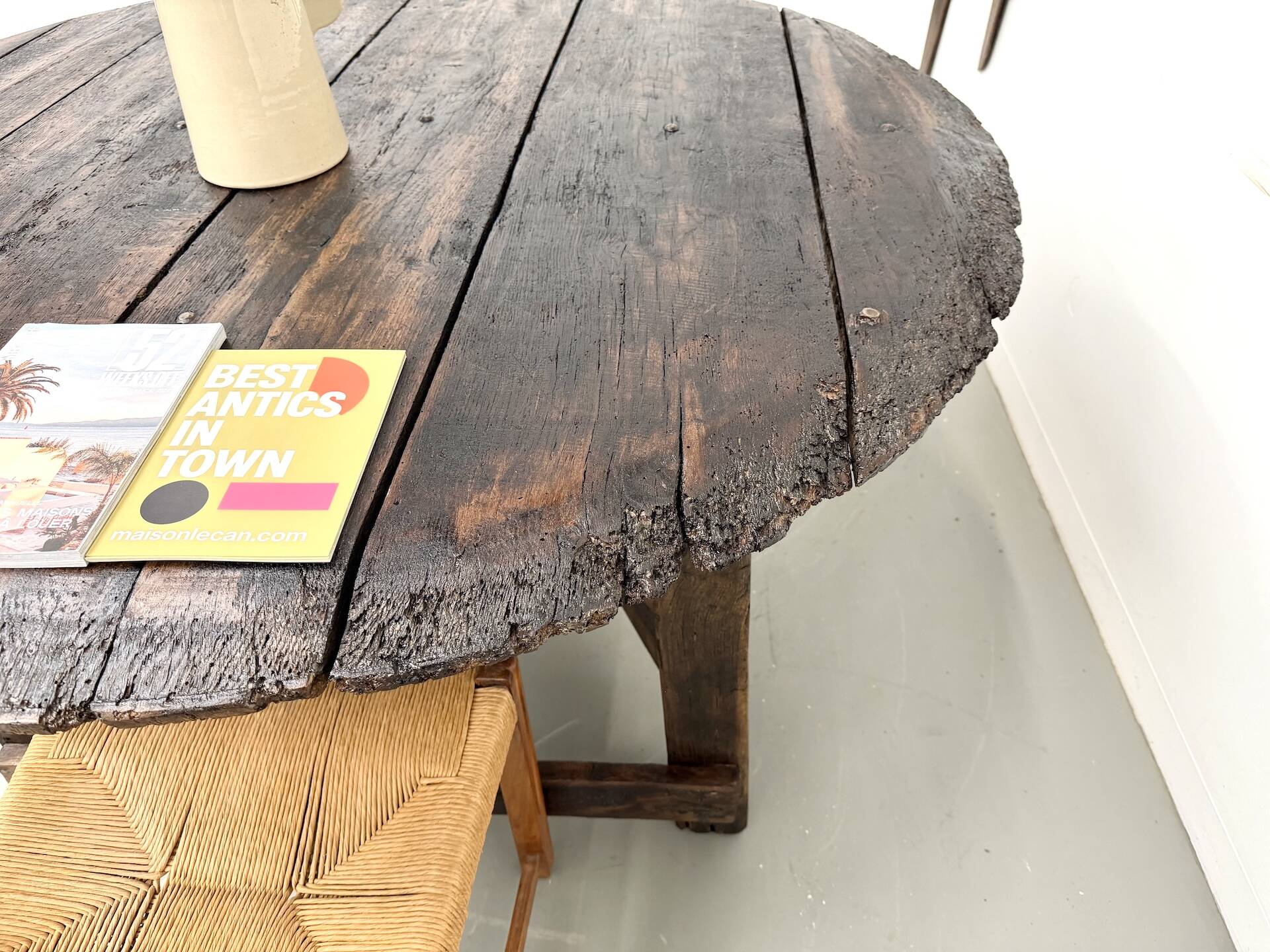 Round table in popular oak, circa 1880.