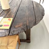 Round table in popular oak, circa 1880.