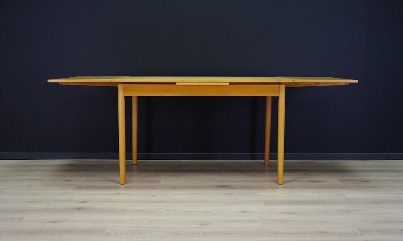 Ash table danish