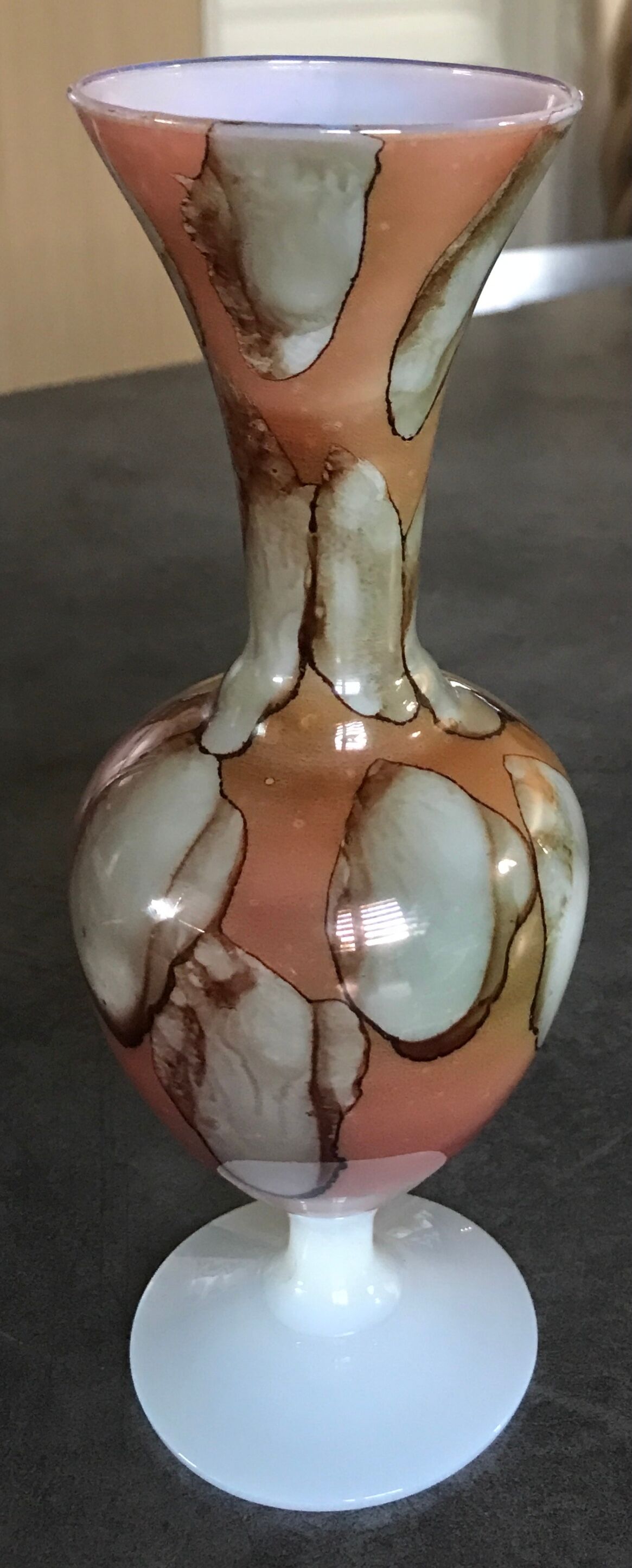 Vase soliflore in enamelled opaline decoration of pearly patterns 20 cm