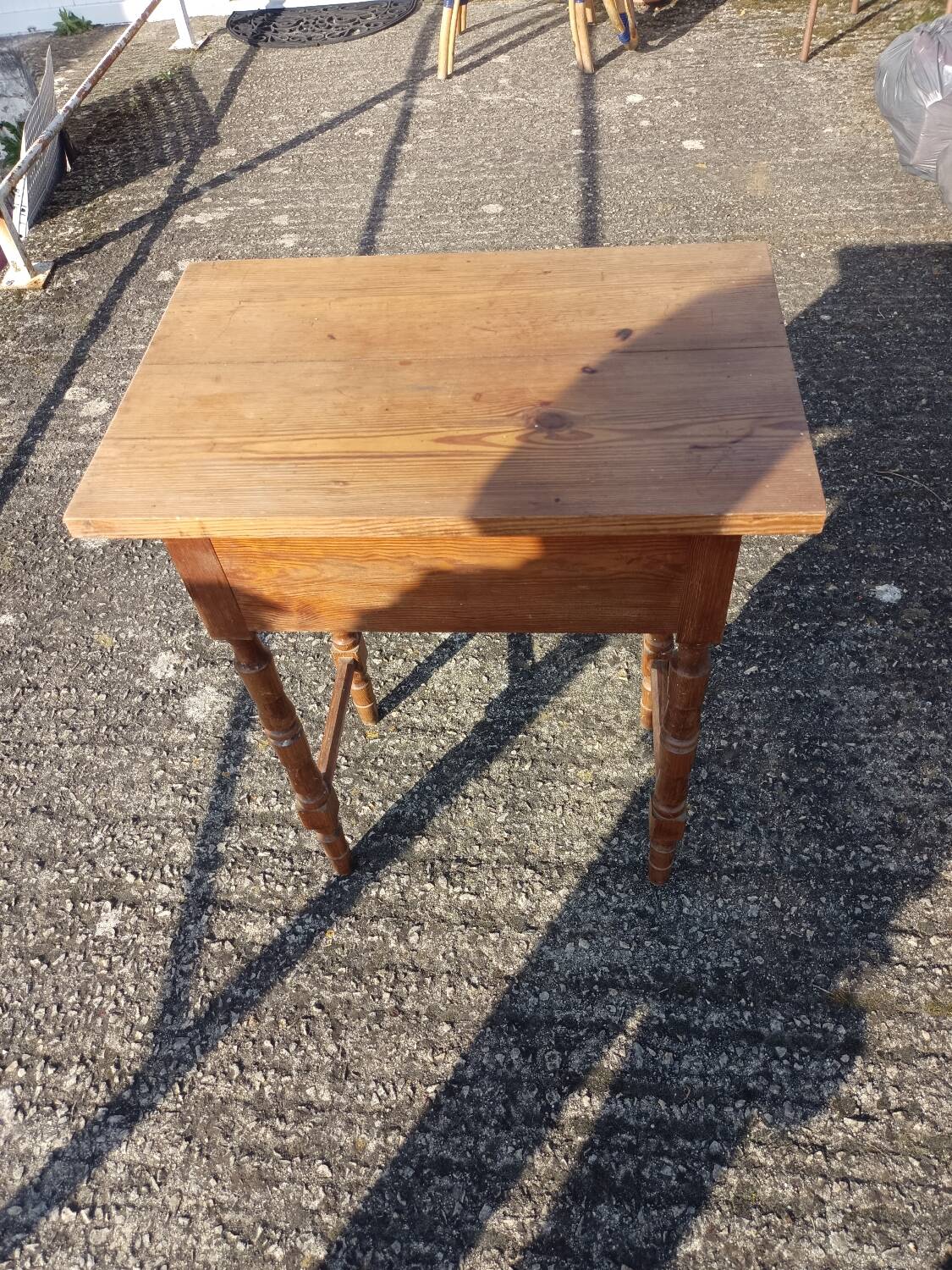Petite table à abattant