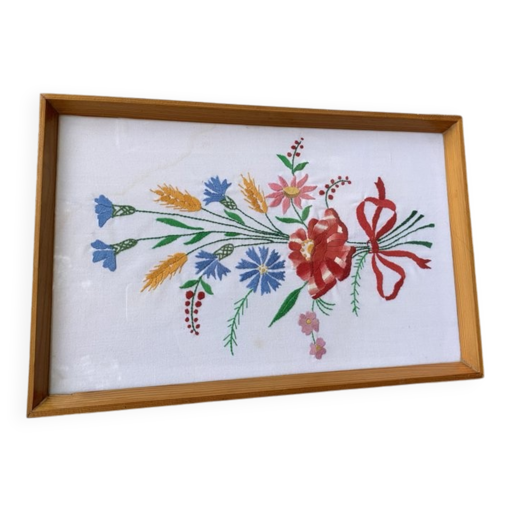 Tableau brodé Kalocsa multicolore sur fond blanc, cadre bois et verre, vintage années 1950