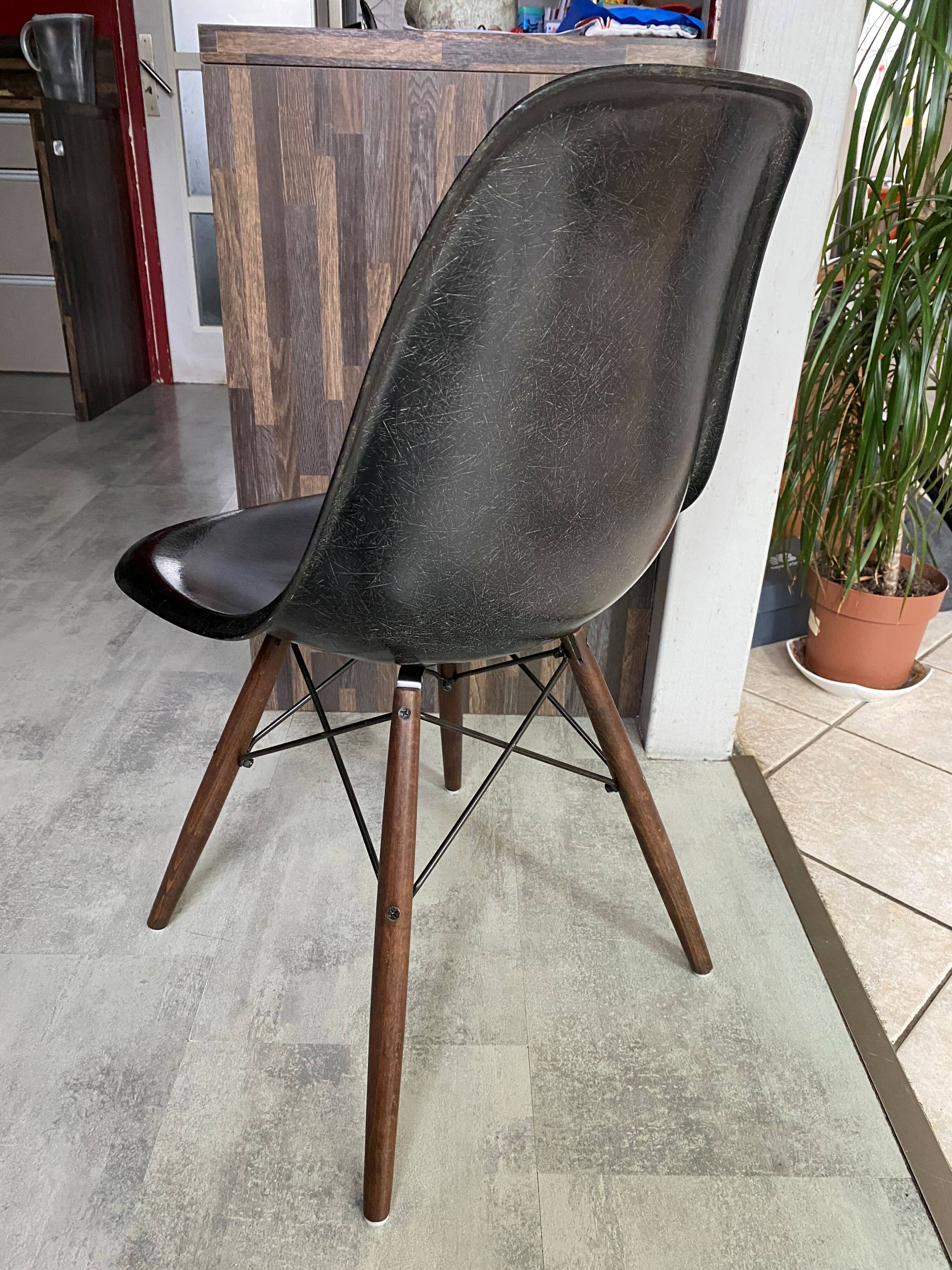 DSW chair, black fiber, black dowel, walnut, Eames, Herman Miller, vintage 1950