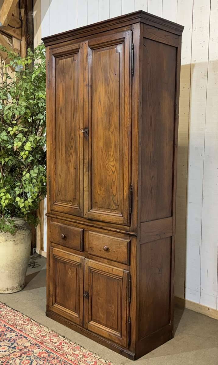 4-door buffet in chestnut from the late 19th century, originating from an old shop.