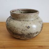 Empty pocket pot in sandstone