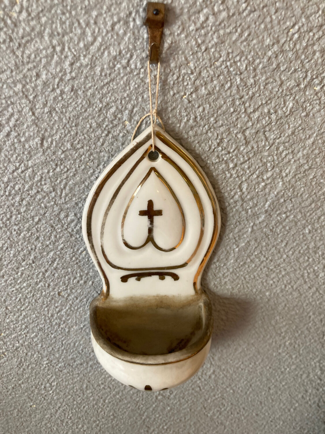 Limoges porcelain font