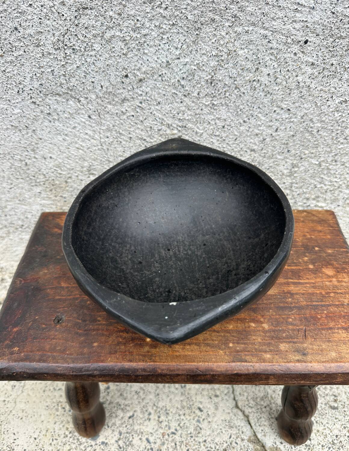 Ancient bowl, ethnic pottery in Colombian La Chamba ceramic.