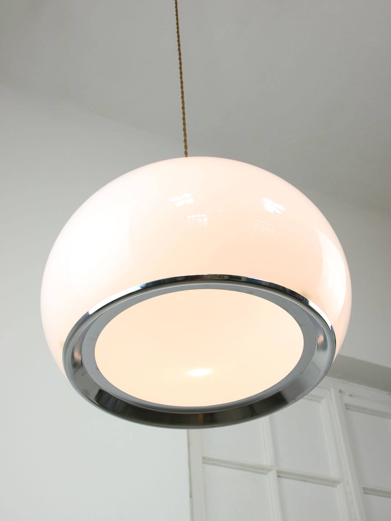 Mid-Century Large White Bud Pendant Lamp by Studio 6G for Guzzini, 1970s