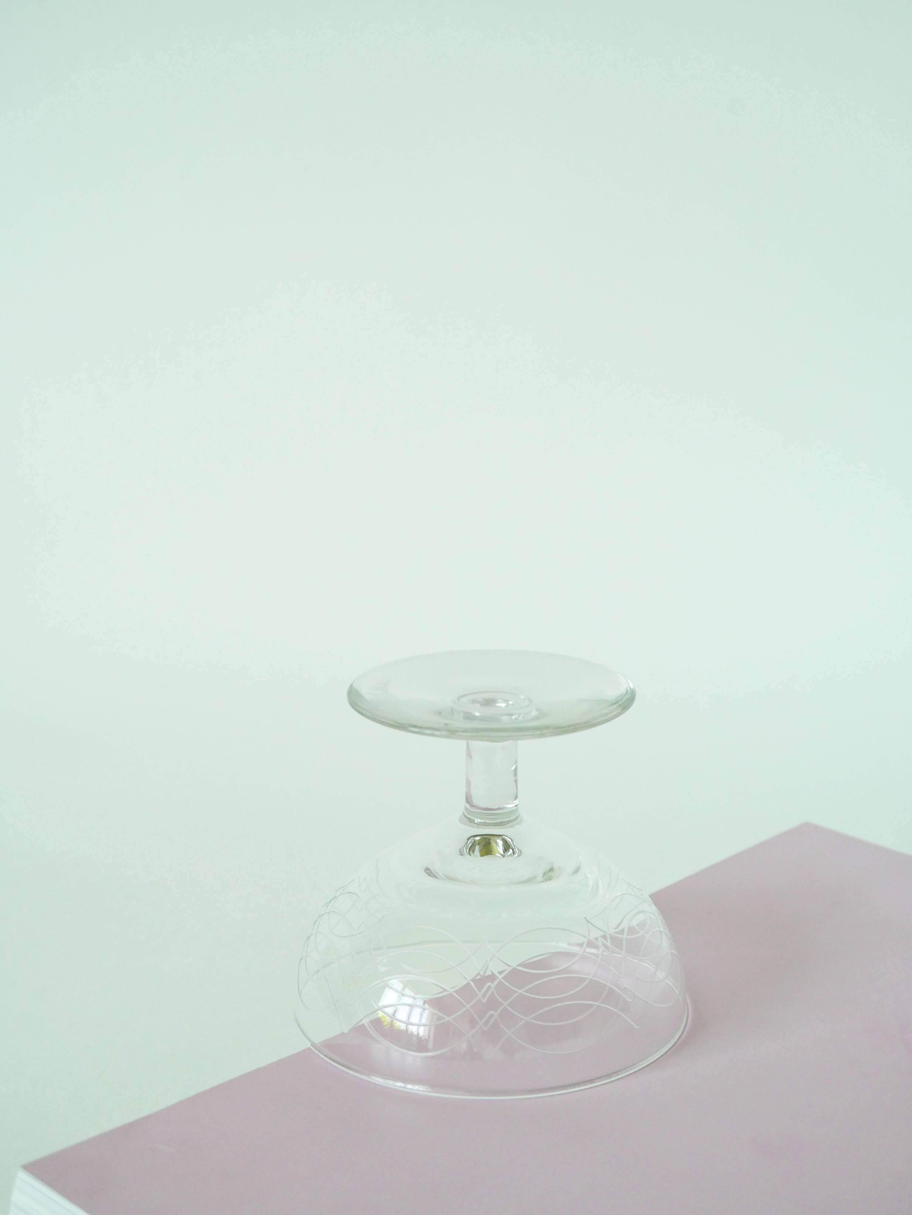 Set of 4 engraved crystal champagne glasses, arabesque motifs, 1950