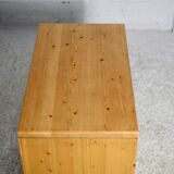 Charlotte Perriand (séléction de ) pour Les Arcs, rare table basse en pin, France,  circa 1960