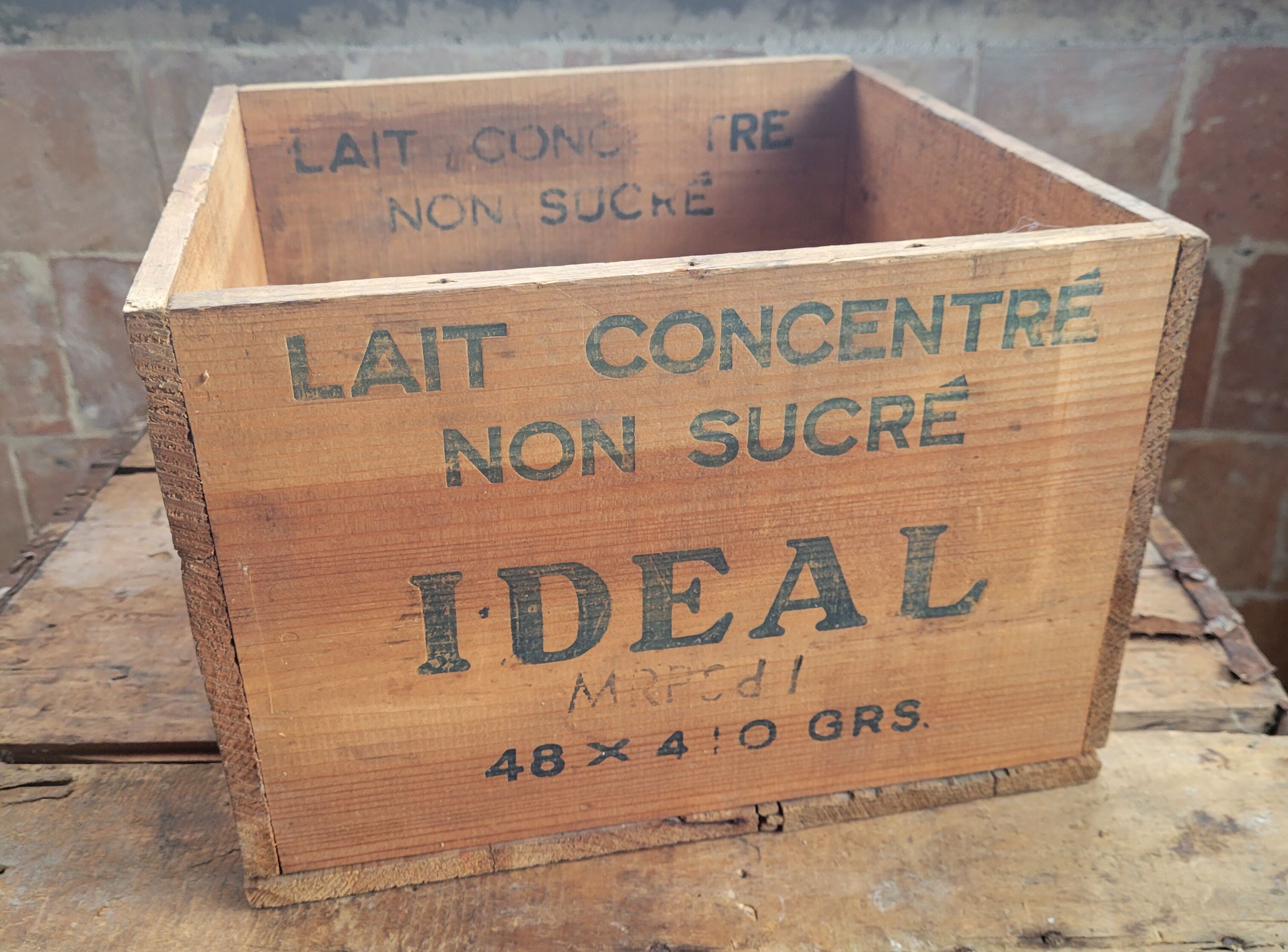 Caisse bois lait Idéal