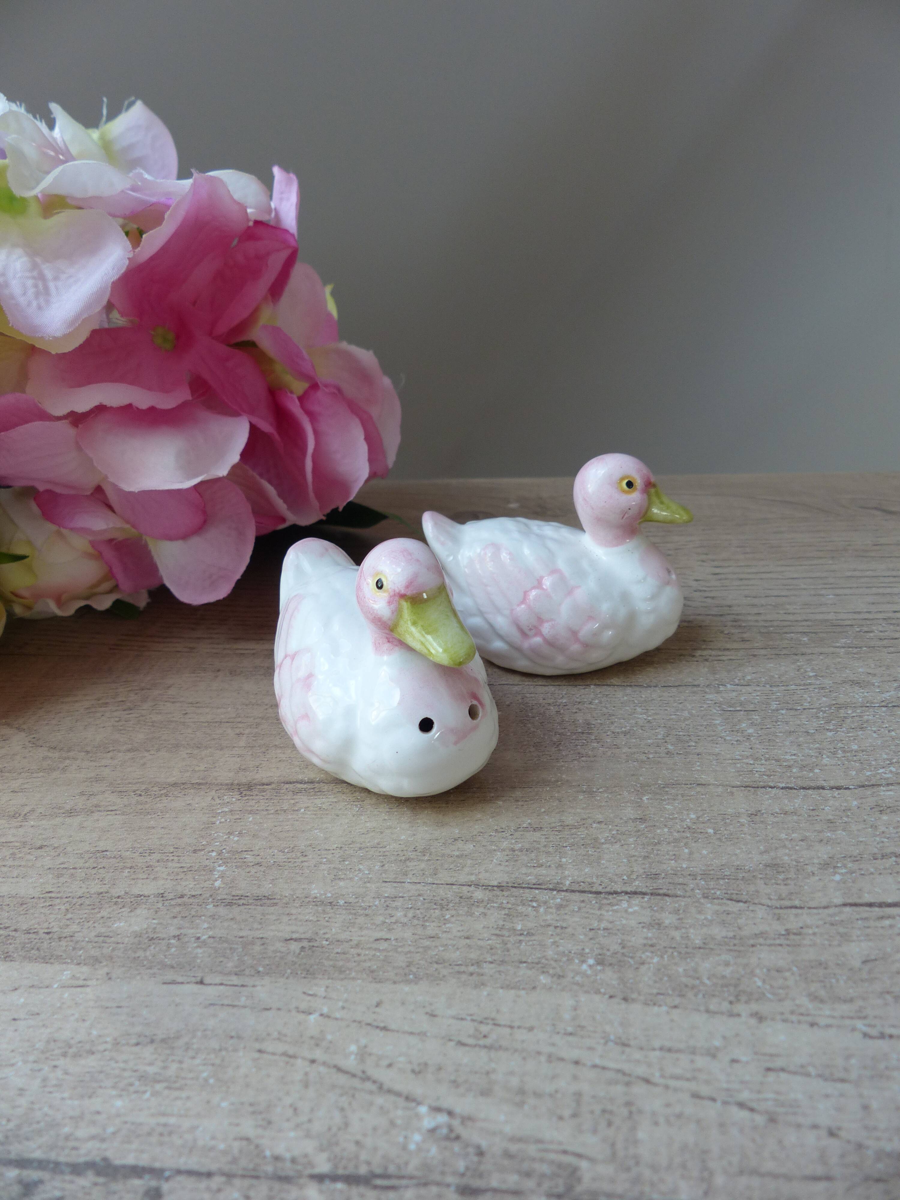 Vintage ceramic duck salt shaker and pepper shaker set