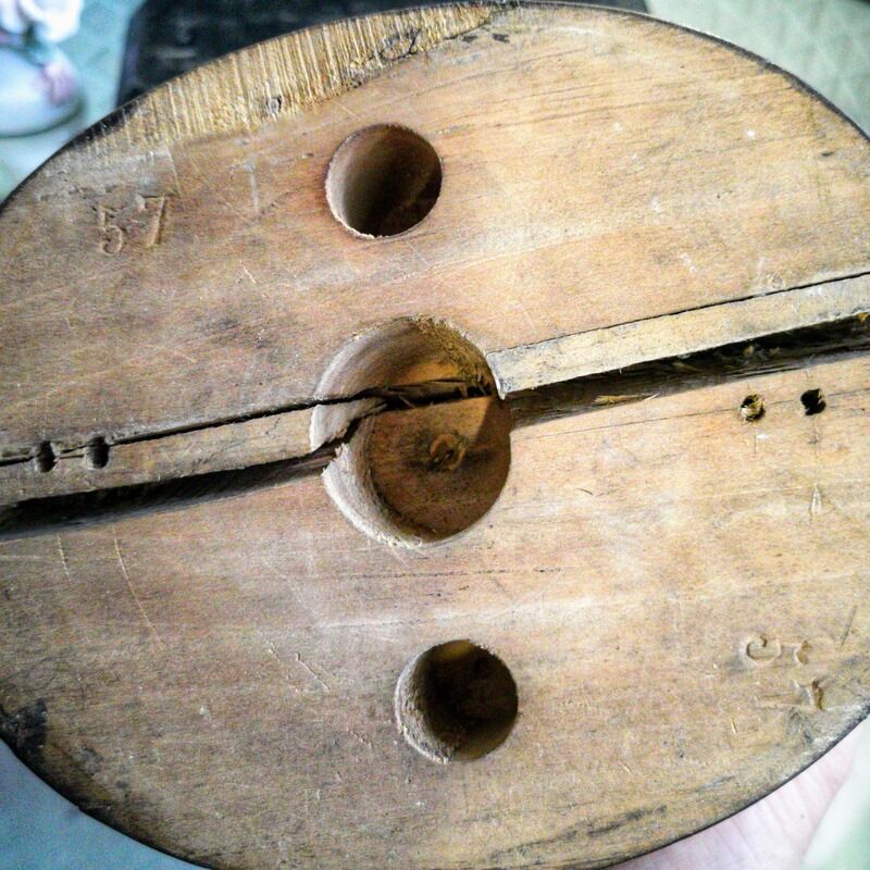 Forme à chapeau en bois