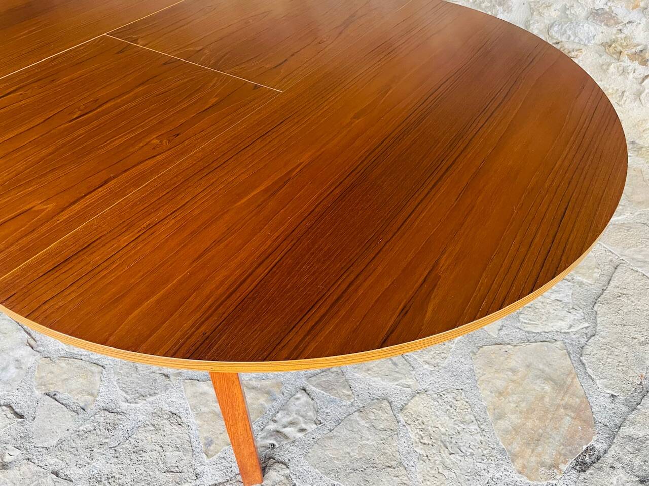 Extendable dining table in teak, butterfly extension by Van Pelt circa 1960.