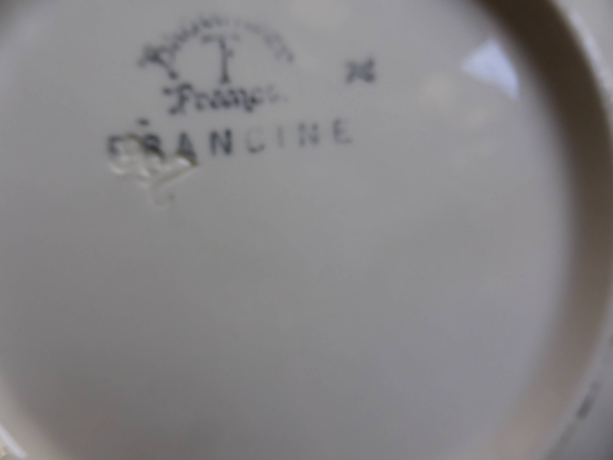 Round cap serving dish Badonviller Francine 200852