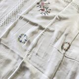 Embroidered tablecloth and 12 vintage napkins