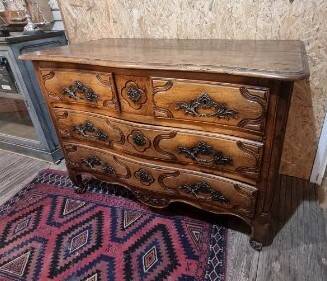 19th century Parisian chest of drawers