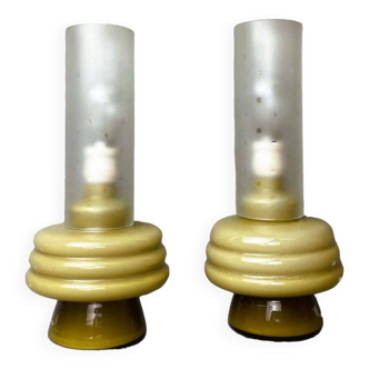 Paire de lampes en verre opalin vert olive modernes du milieu du siècle