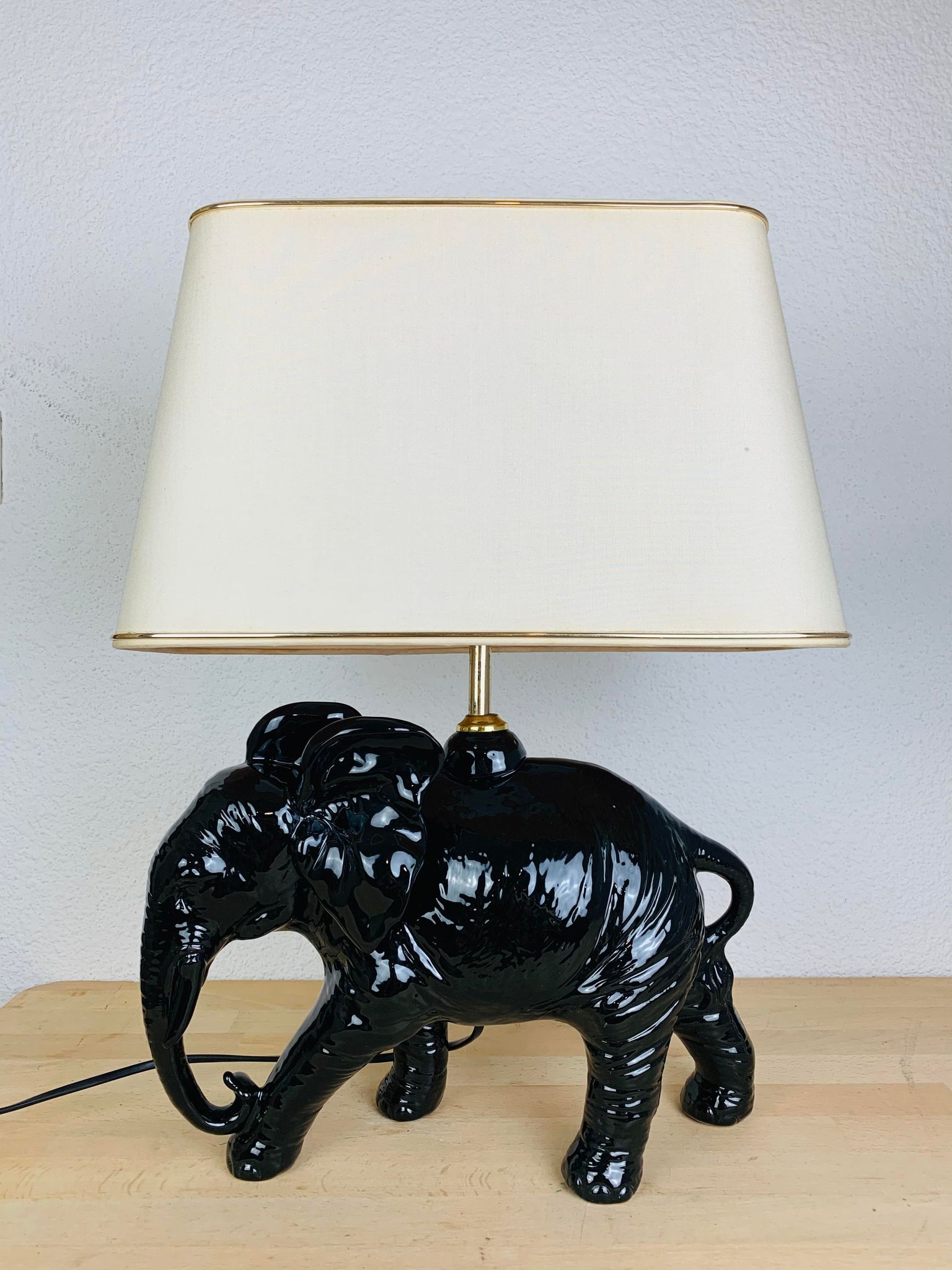 Black ceramic elephant lamp jungle style