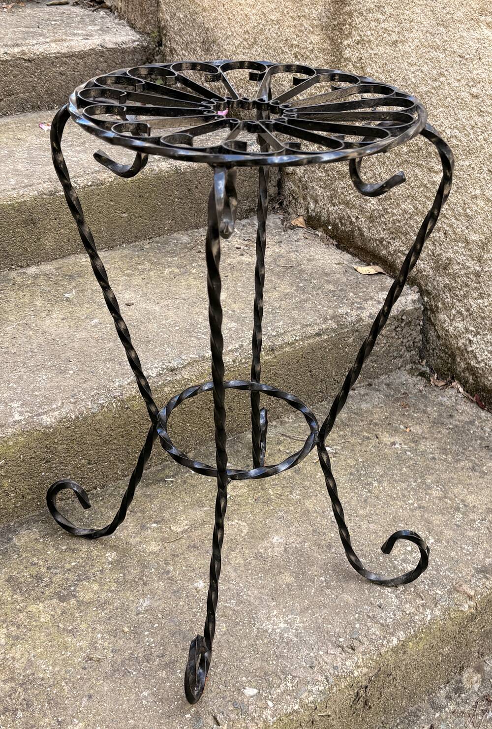 Guéridon porte-plante vintage fer forgé torsadé – Élégance romantique 50'