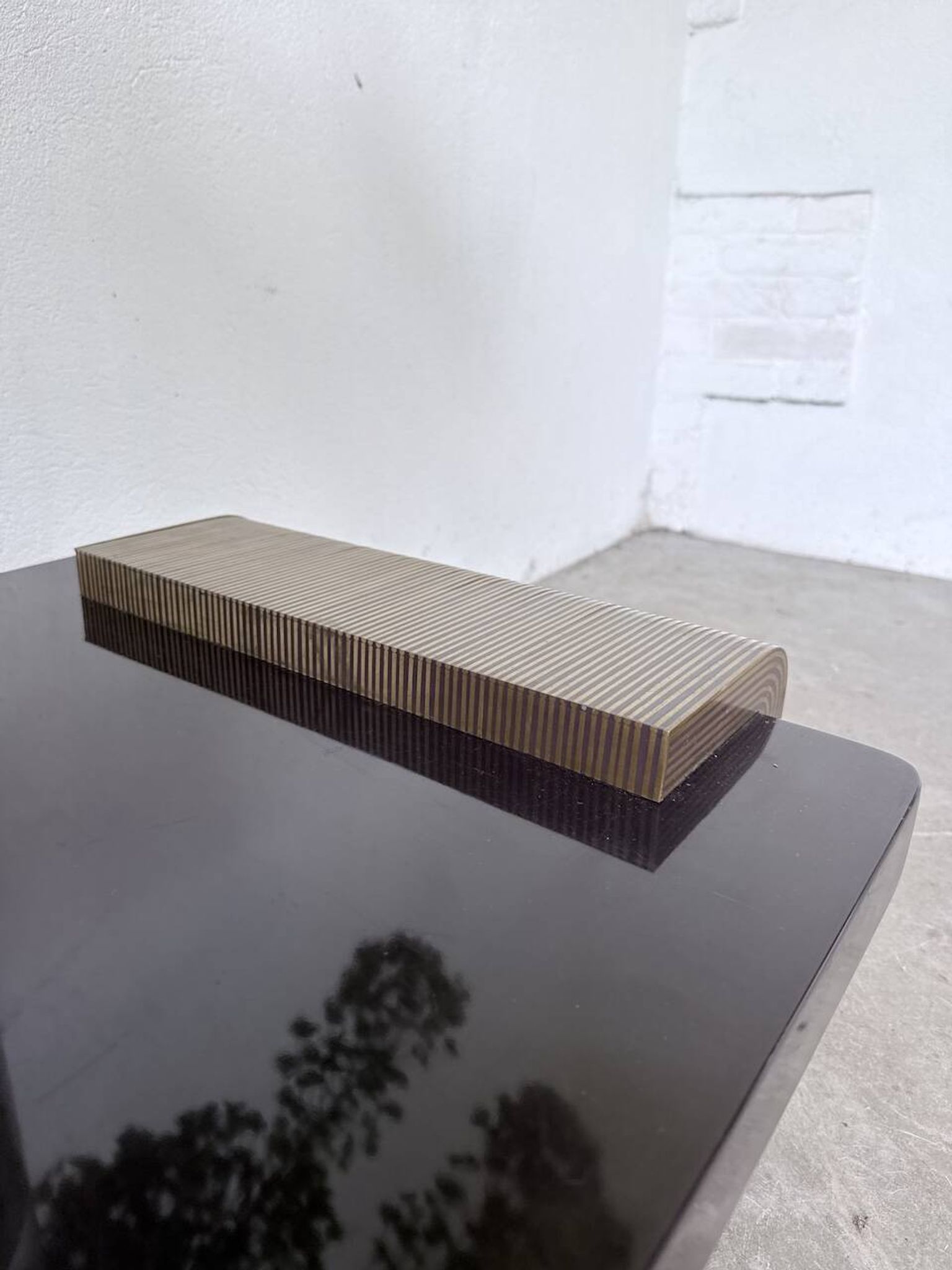Art Deco coffee table in lacquer and brass