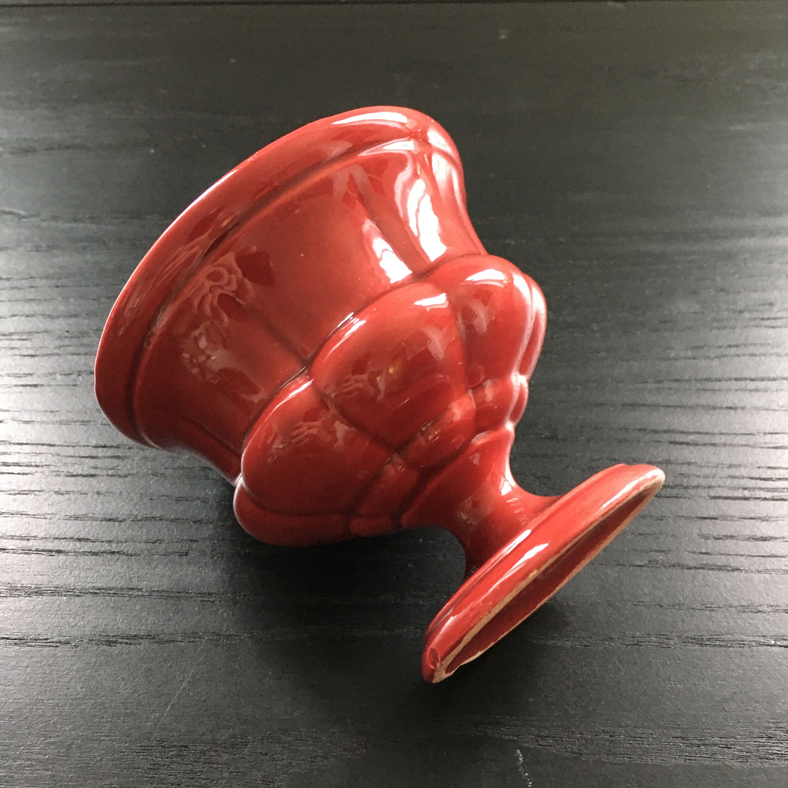 Médicis style burgundy vase