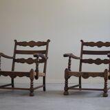 A pair of modern and sculptural vintage Danish armchairs in oak and papercord, 1940s.