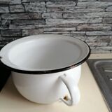 1900 white enamelled pot