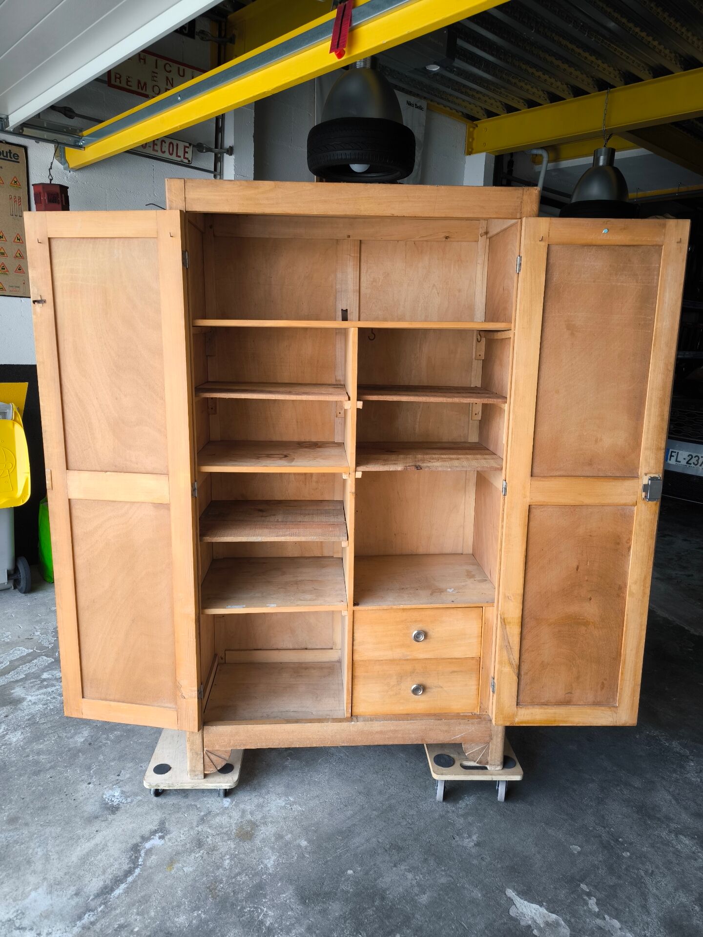 Armoire parisienne