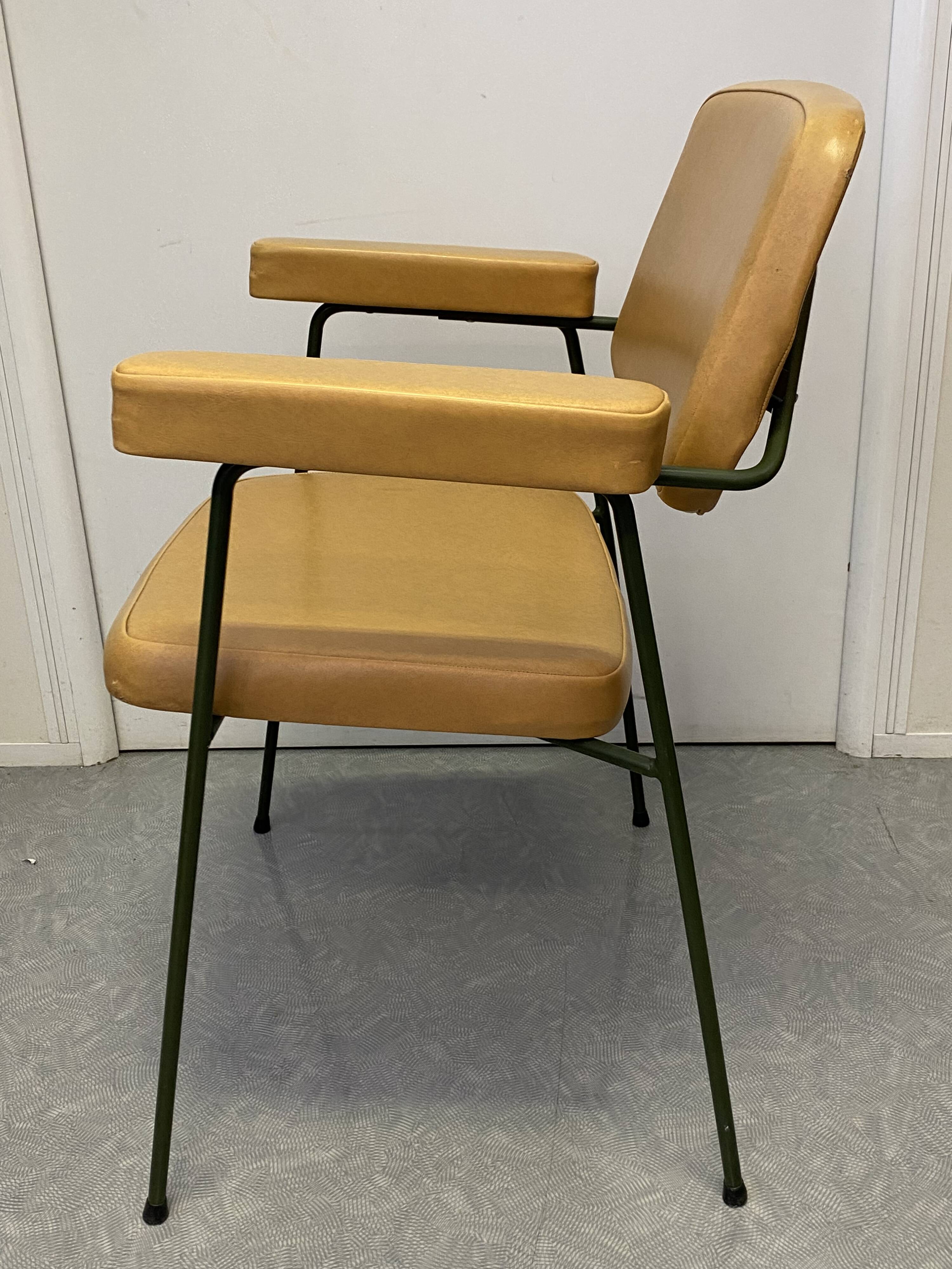 Fauteuil cm197 pierre paulin maison thonet
